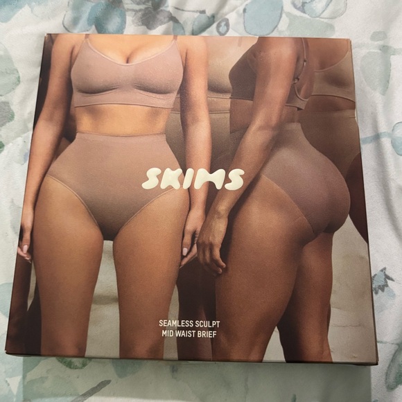 SKIMS Other - SKIMS Seamless Sculpt Mid Waist Brief - Clay - Size M - New